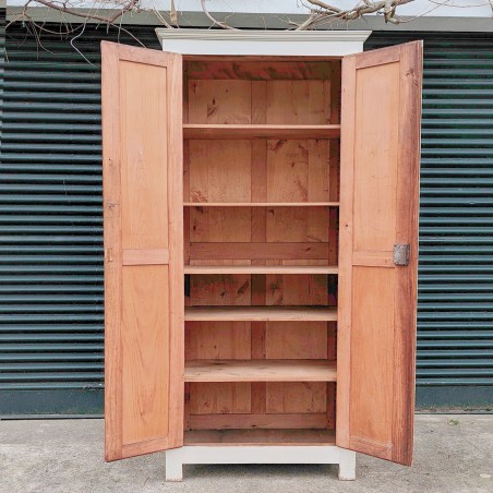 Armoire parisienne