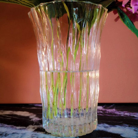 Vase en verre ciselé