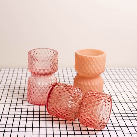 3 petits vases, en verre rose