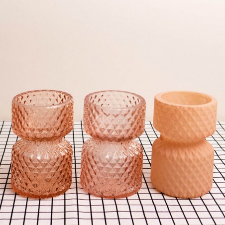 3 petits vases, en verre rose