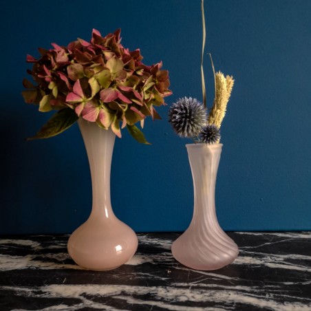 Vase en opaline rose